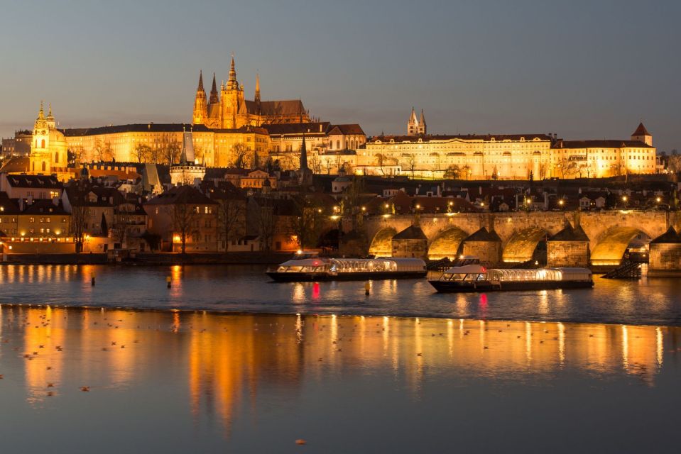 Prague: Sightseeing Dinner Cruise on Open-Top Glass Boat - Live music onboard: why it changes the whole mood