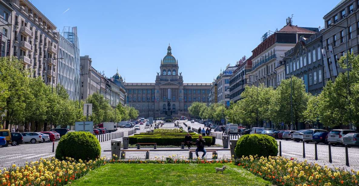 Prague Tour in Spanish - Meeting the guide and getting oriented in Prague’s “story streets”