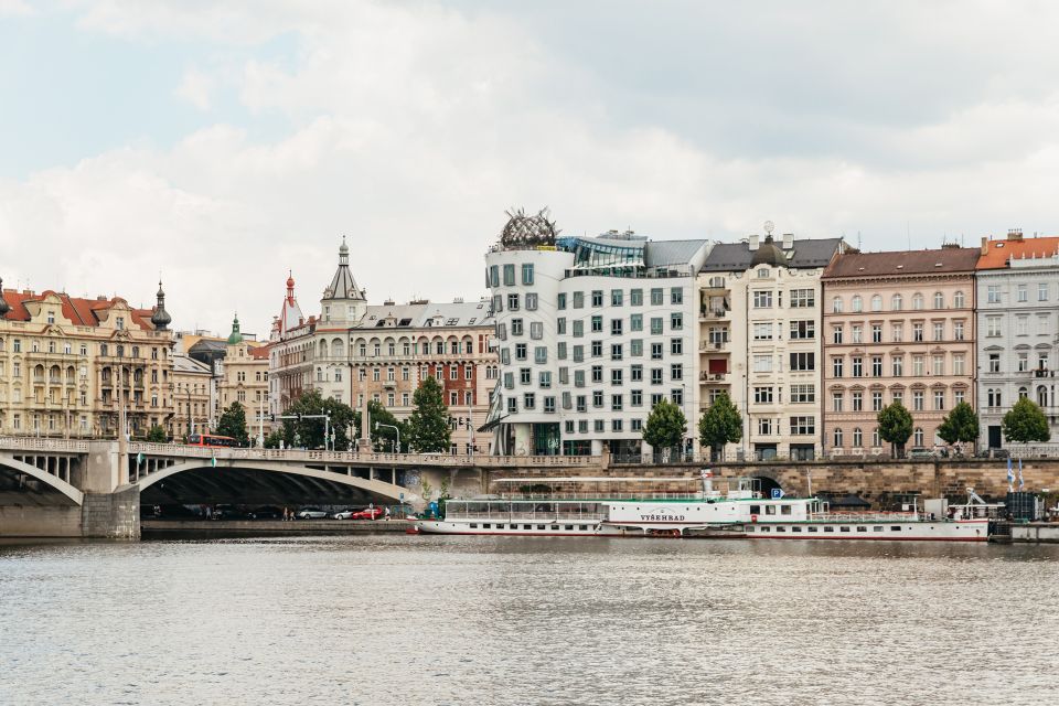 Prague: Vltava River Lunch Cruise in an Open-Top Glass Boat - How the Commentary Works: Online Audio and Maps in Multiple Languages