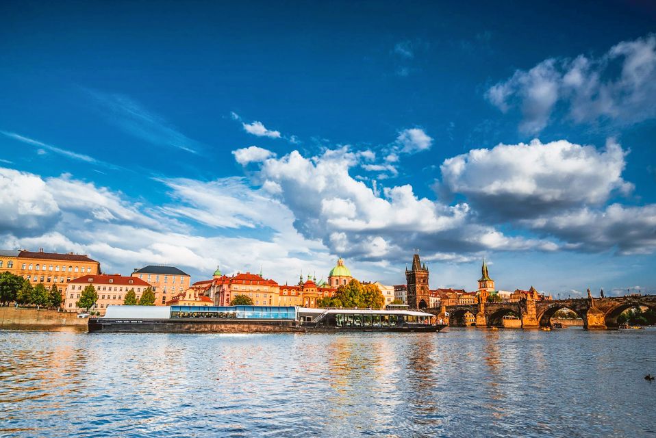 Prague: Vltava River Night Cruise with Buffet - The buffet dinner: what’s included and how to plan your plate