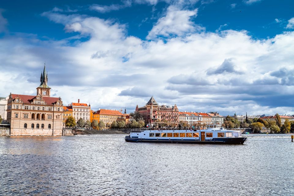 Prague: Vltava River Sightseeing Cruise - Audio Commentary and Maps: Learning Without a Live Guide