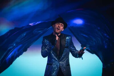 Prague:Breathtaking Cabaret Show with 4-Course Dinner Option - Four-course Czech-style dining: vegetarian and gluten-free choices