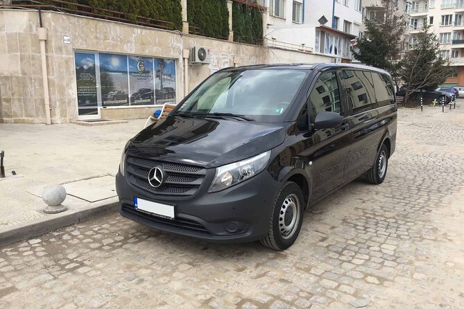 Private Transfer from Prague Airport to Prague City Hotels 1 - 7 pax - Flight Tracking and Waiting: How Delays Actually Get Handled