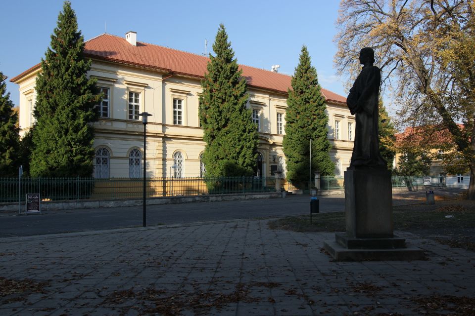 Terezin Memorial: Entry Ticket Combo w. Guided Walking Tour - Who this experience suits best